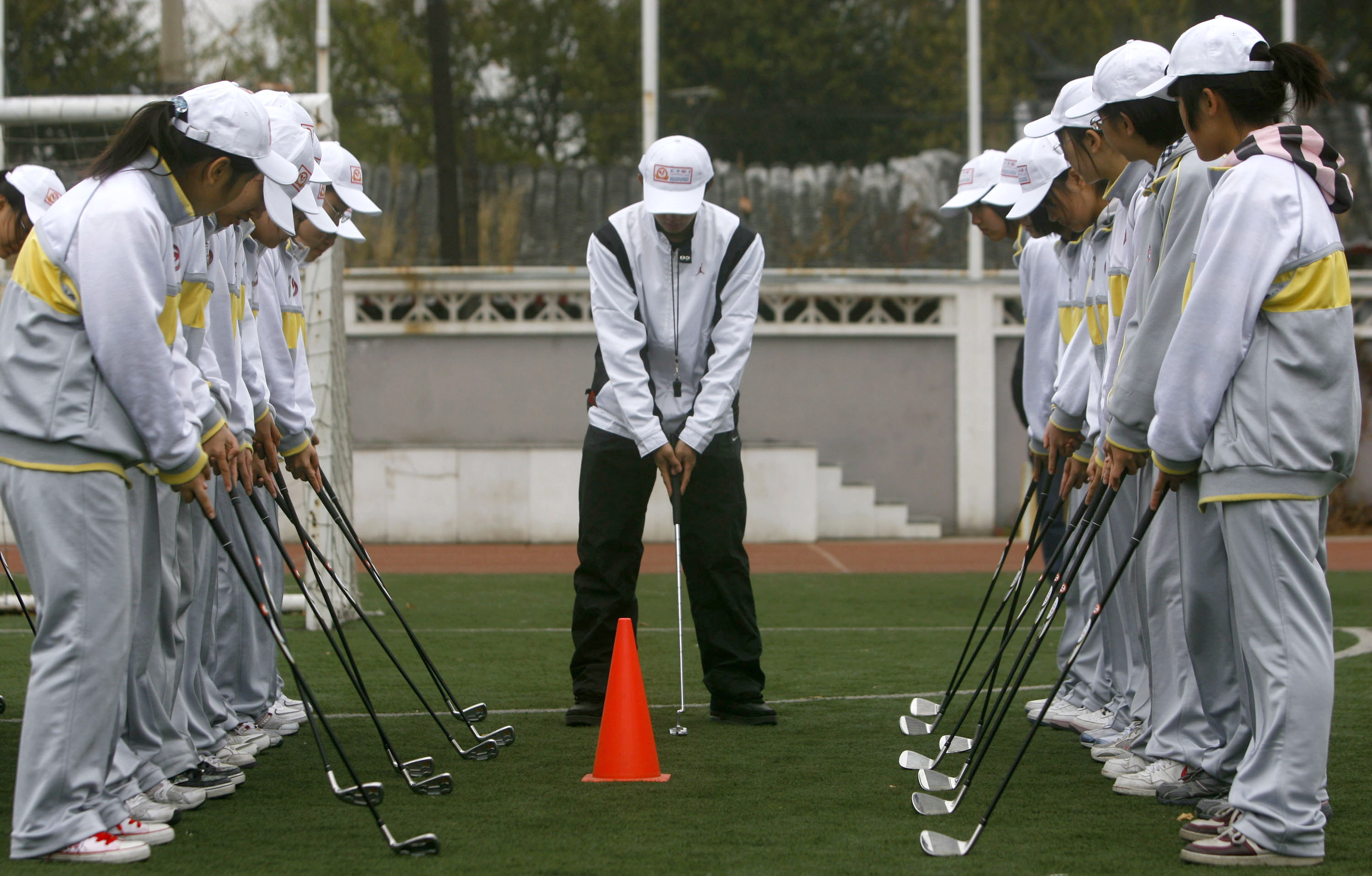 chinese-scholen-gebruiken-golf-als-middel-om-kinderen-goed-gedrag-te